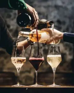 people of wine tasting masterclass so chic event