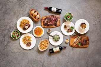 Les-Bouchons_Signatures-min Les-Bouchons_Signatures-min